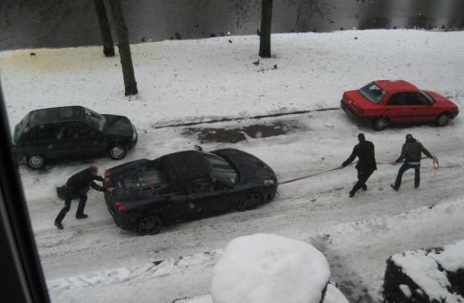 Ferrari F430 Spider has a problem in winter