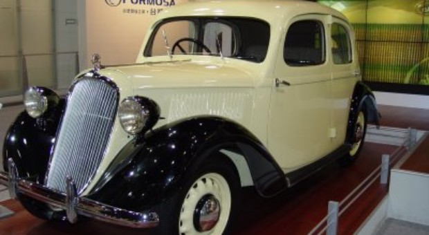 Old mobile car: Skoda Rapid
