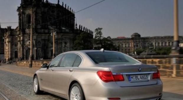 2010 New BMW S7 (740i High Executive)