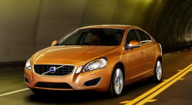 2011 Volvo S60 "Collision Warning with Auto Brake" System Doesn’t Work, Car Crashes at Press Event!