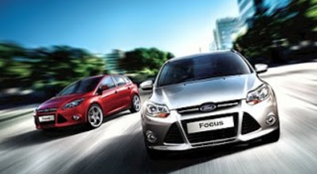 Ford Focus road trip :: Tim and Robbie tee off (2)