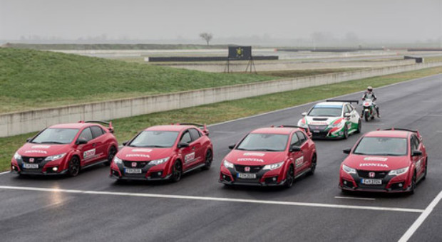 New 360 degrees film featuring Honda MotoGP Motorcycle vs Civic Type R vs Castrol Honda Touring Car