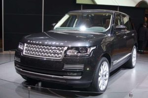 800px-Geneva_MotorShow_2013_-_Land_Rover_Range_Rover_Autobiography_front