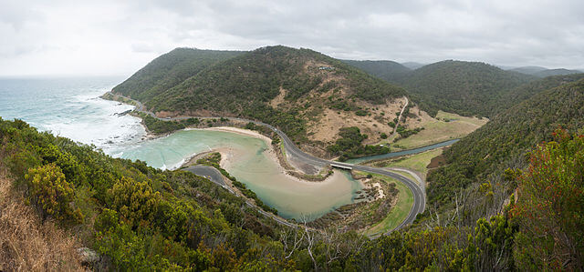 640px-Great_Ocean_Road,_Lorne,_Australia_-_Feb_2012