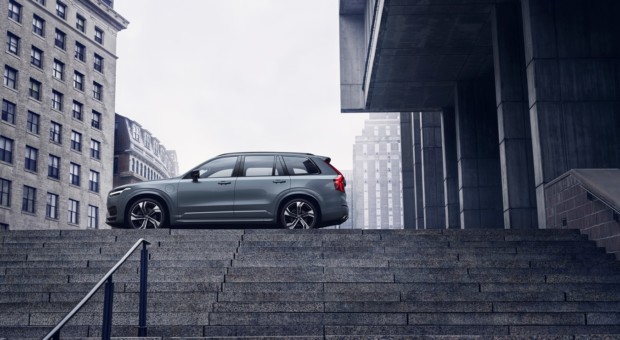 The New Volvo XC90 R-Design T8 Twin Engine in Thunder Grey